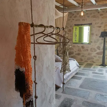 Stenosa Πανσιόν Δονούσα